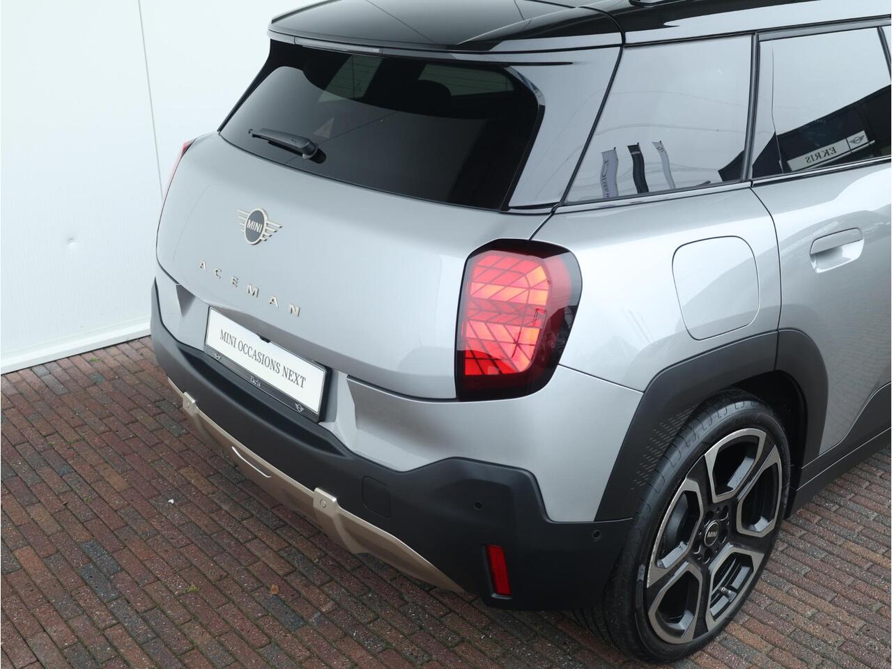 Mini MINI Aceman E | Favoured M Stuurwiel verwarming/ Comfort Access/ panoramadak/ Head-Up Display/ Stoelverwarming