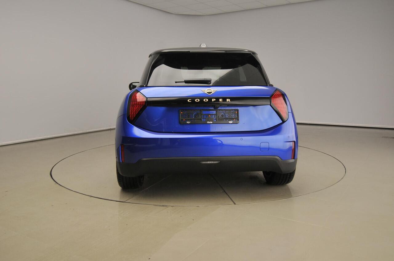 Mini MINI 3-deurs E | Favoured Trim + Package L | Panoramadak | Achteruitrijcamera | Head-up display | Harman/Kardon |