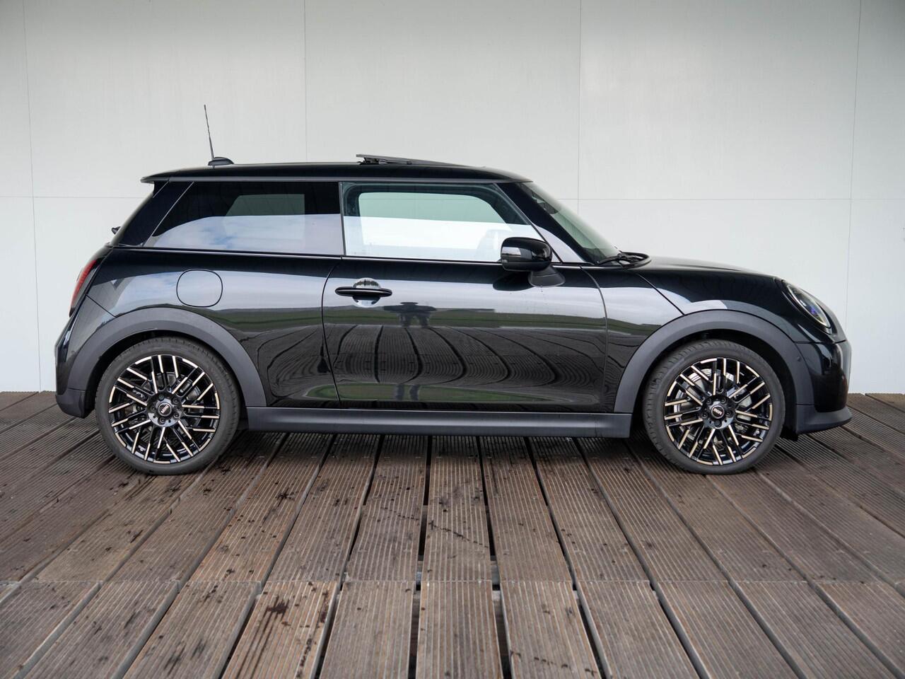 Mini MINI 3-deurs C Favoured Trim + Package M