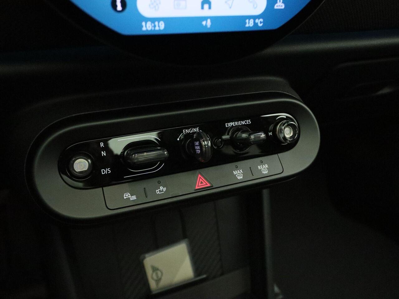 Mini MINI S 5-deurs John Cooper Works Uitvoering | Glazen Panoramadak | Stuur- en stoelverwarming | Head-Up Display | Comfort Access