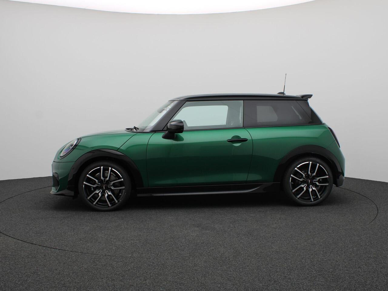 Mini MINI 3-deurs S John Cooper Works Trim + Package XL + Glazen panoramadak + Harman Kardon + Driving Assistant Plus + Parking Assistant Plus + Stuurwielrand verwarmd + 18''
