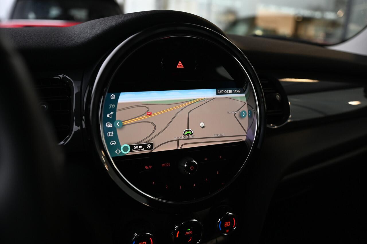 Mini ONE Hatchback / Essential / LED / Navigatie / Airconditioning / Cruise Control