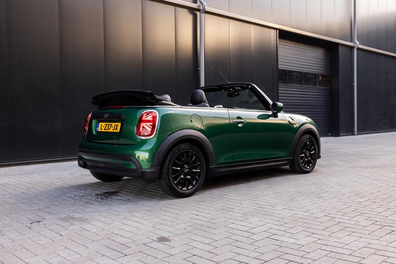 Mini ONE Mini Cabrio 1.5 Classic | LED | DAB | Mini Visueel Boost | Sportstoelen | Zicht-Pakket | Connected Navigation | PDC |