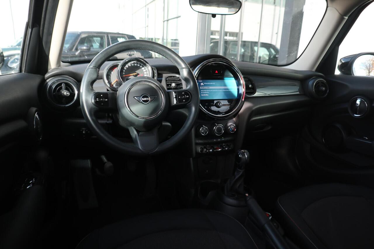 Mini ONE 5-deurs Essential | Airconditioning | Cruise Control | Connected Media Pakket | Regen- en lichtsensor | NEXT