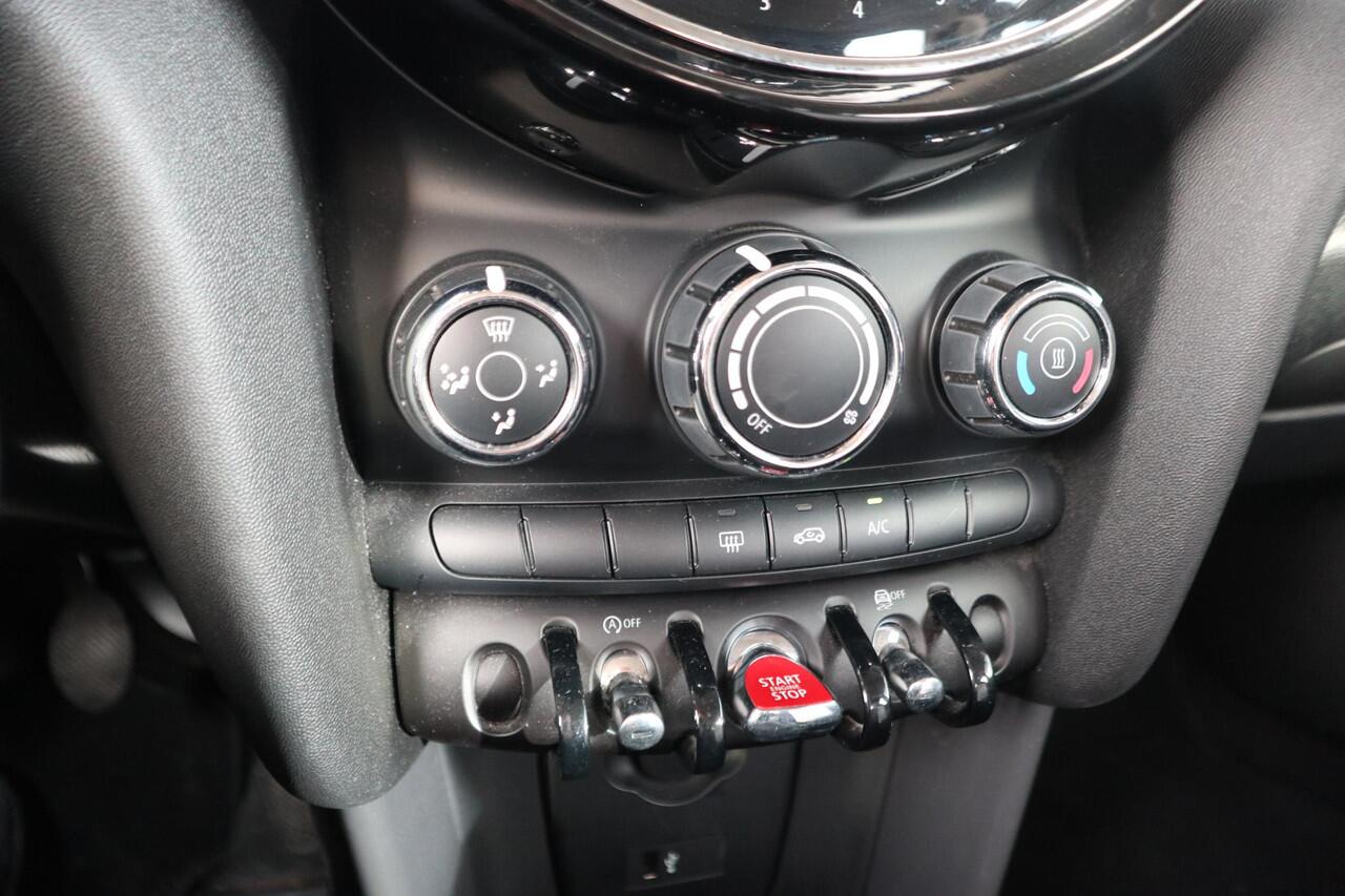 Mini ONE 5-deurs Essential | Airconditioning | Cruise Control | Connected Media Pakket | Regen- en lichtsensor | NEXT