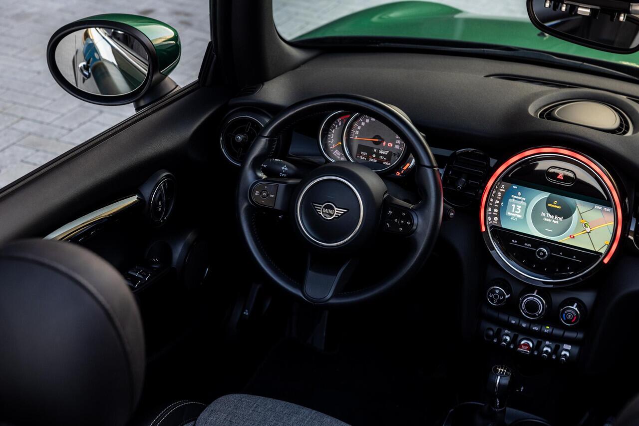 Mini ONE Mini Cabrio 1.5 Classic | LED | DAB | Mini Visueel Boost | Sportstoelen | Zicht-Pakket | Connected Navigation | PDC |