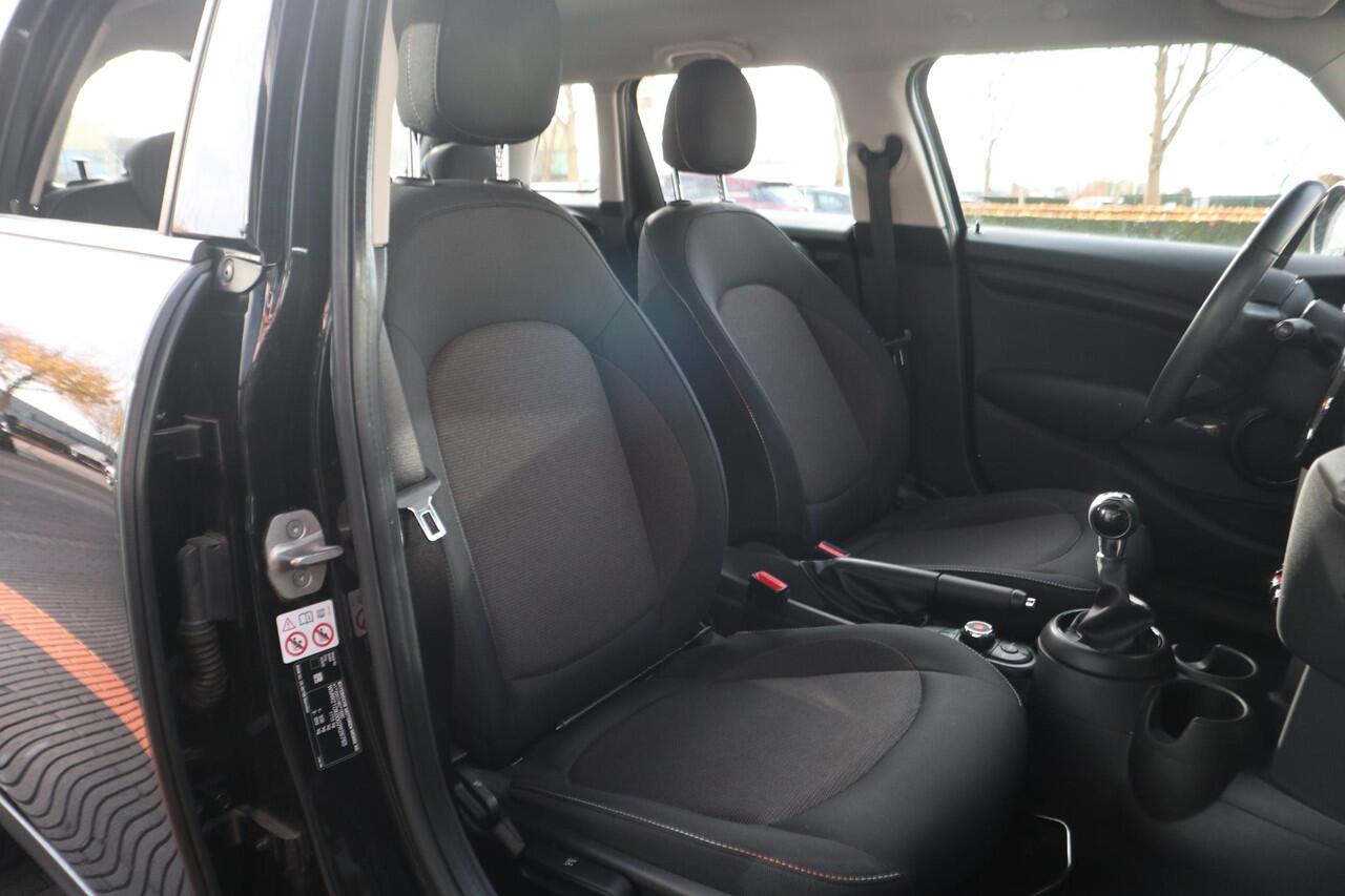 Mini ONE 5-deurs Essential | Airconditioning | Cruise Control | Connected Media Pakket | Regen- en lichtsensor | NEXT