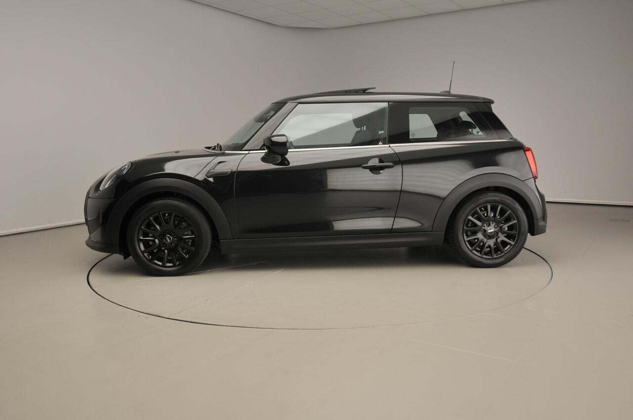 Mini ONE 3-deurs Panoramadak / Sportstoelen / Stoelverwarming / Comfort Acces / Climate / LED / Alu wielen black 16 inch