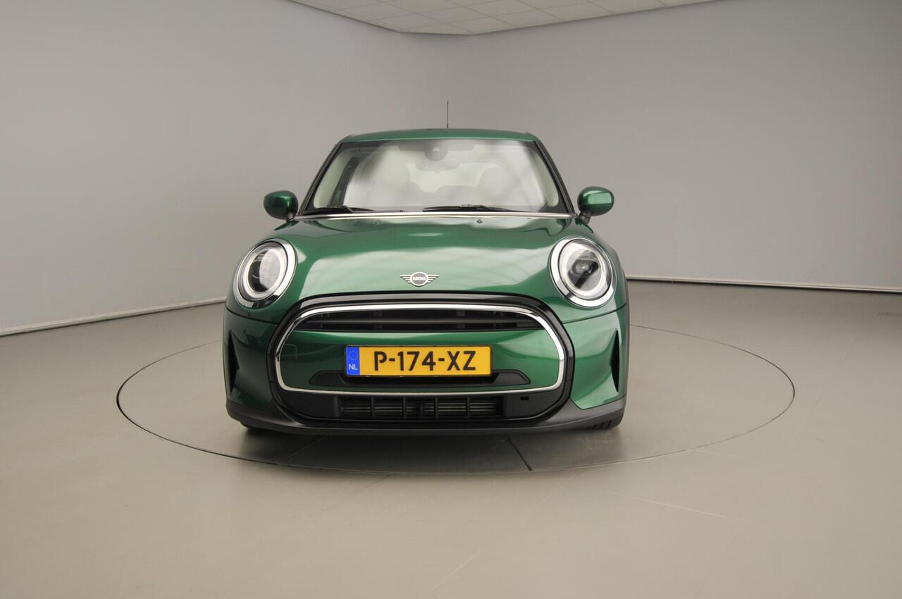 Mini ONE 5-deurs Sportstoelen / Half Leder / PDC / Climate / LED / Navigatie / Alu wielen