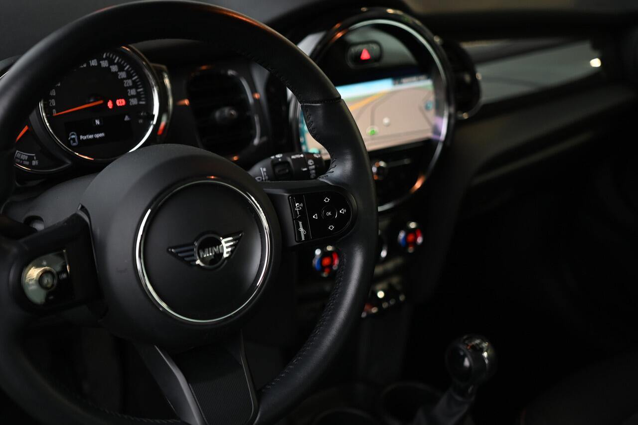 Mini ONE Hatchback / Essential / LED / Navigatie / Airconditioning / Cruise Control