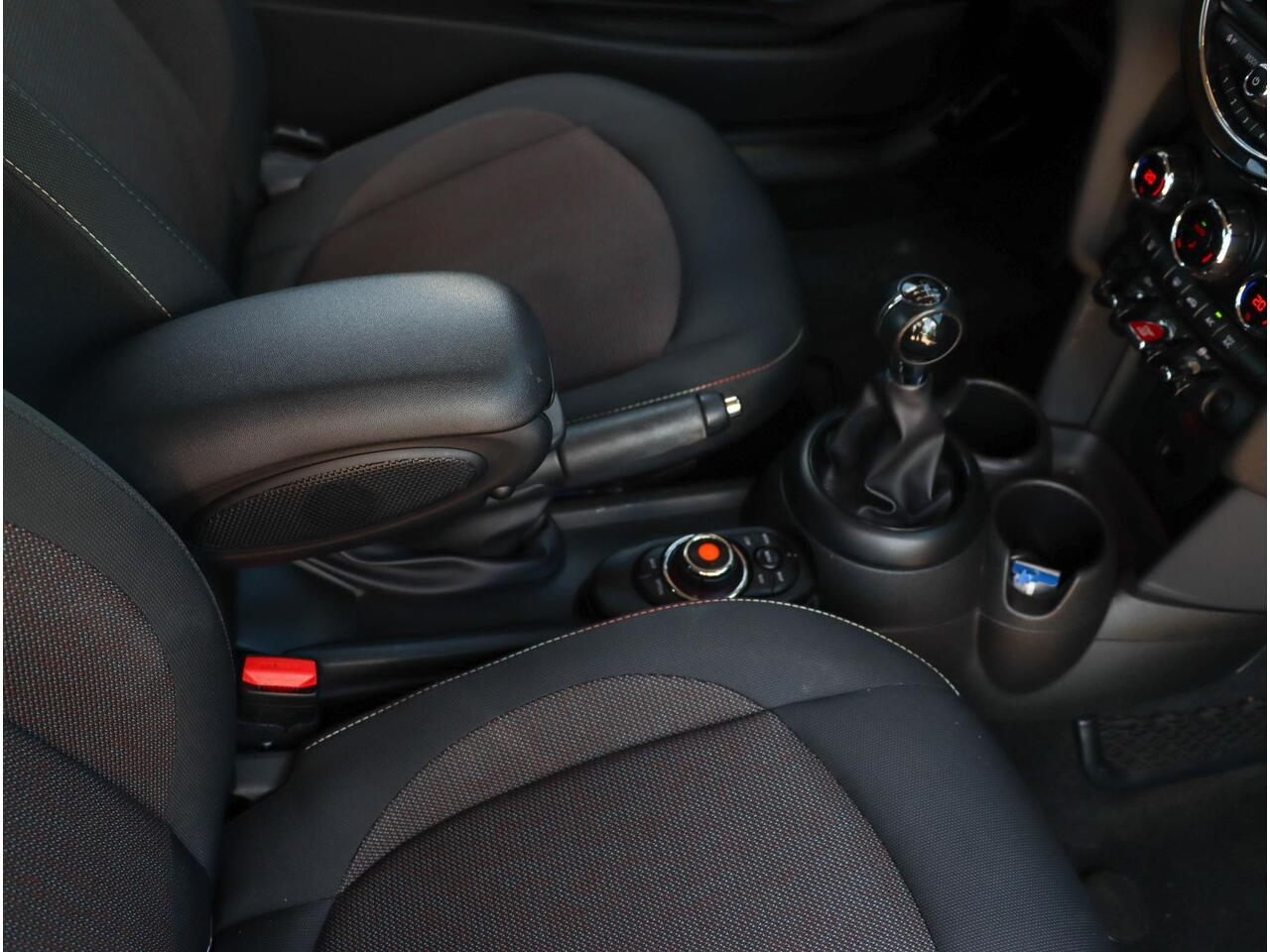 Mini ONE Mini 1.5 First Salt | Carplay | Navigatie | Cruise Control