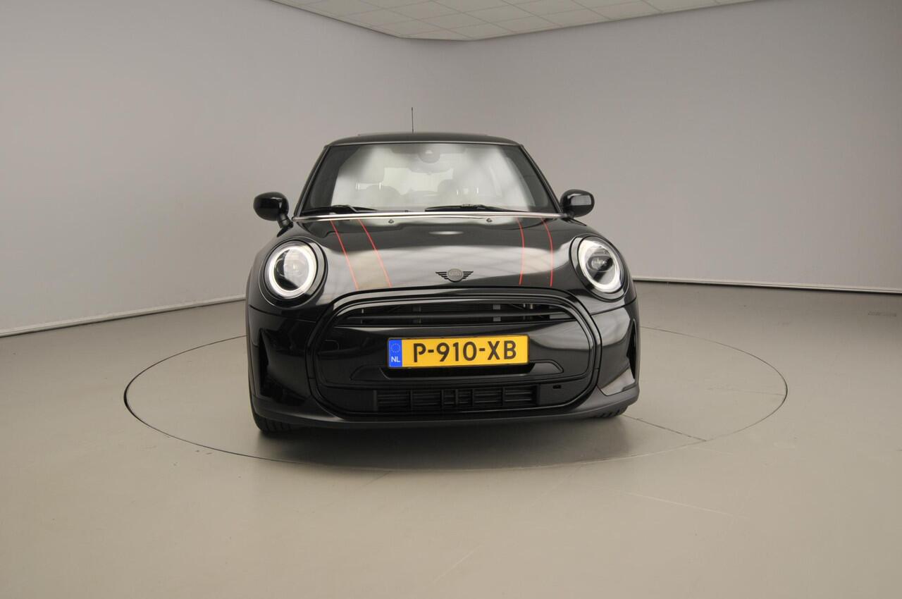 Mini ONE 3-deurs Panoramadak / Sportstoelen / Stoelverwarming / Comfort Acces / Climate / LED / Alu wielen black 16 inch