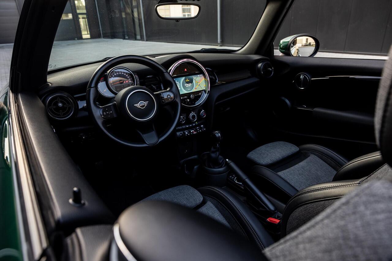 Mini ONE Mini Cabrio 1.5 Classic | LED | DAB | Mini Visueel Boost | Sportstoelen | Zicht-Pakket | Connected Navigation | PDC |