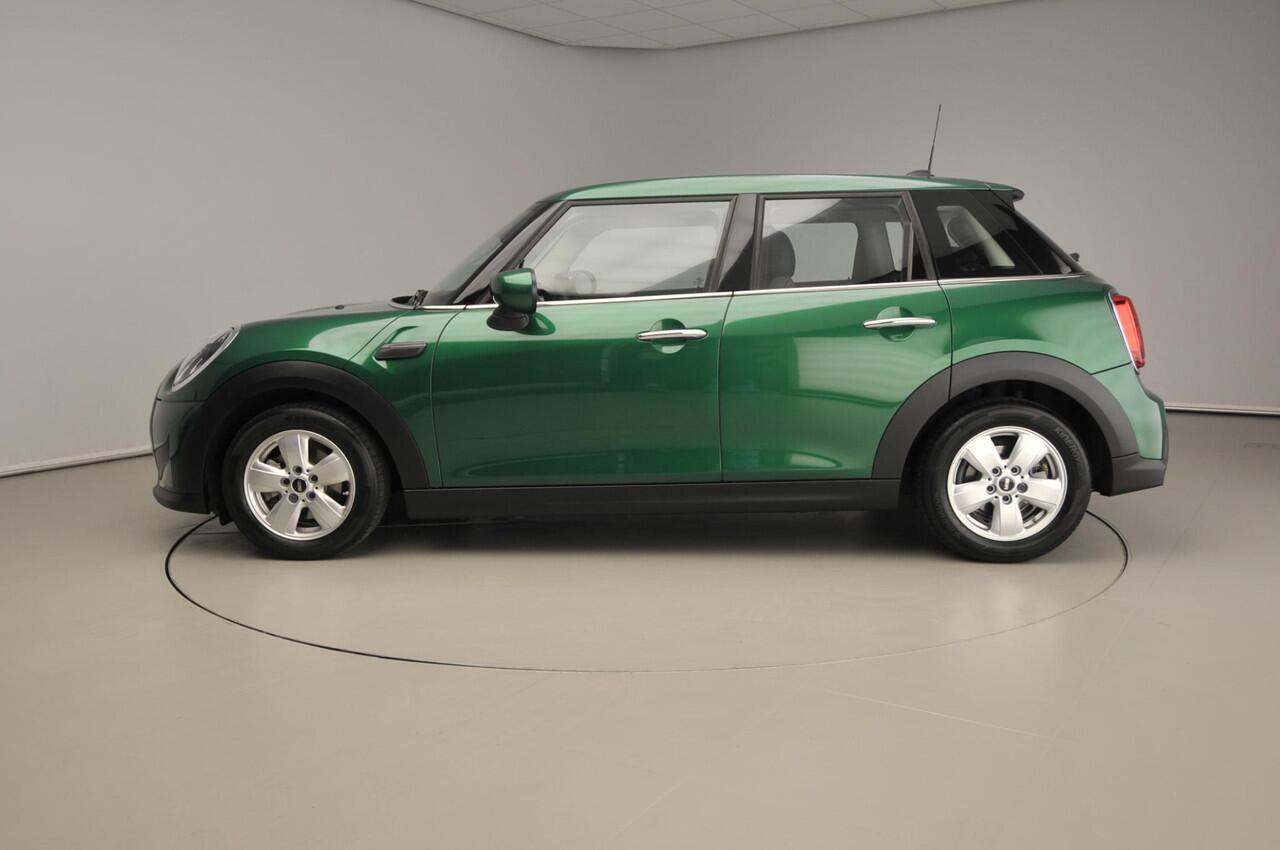 Mini ONE 5-deurs Sportstoelen / Half Leder / PDC / Climate / LED / Navigatie / Alu wielen