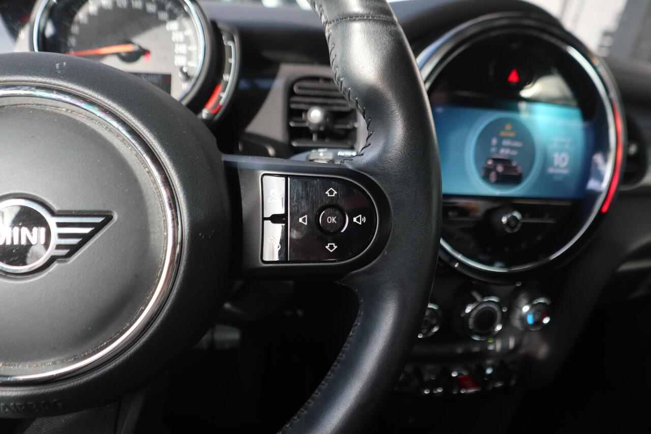 Mini ONE 5-deurs Essential | Airconditioning | Cruise Control | Connected Media Pakket | Regen- en lichtsensor | NEXT