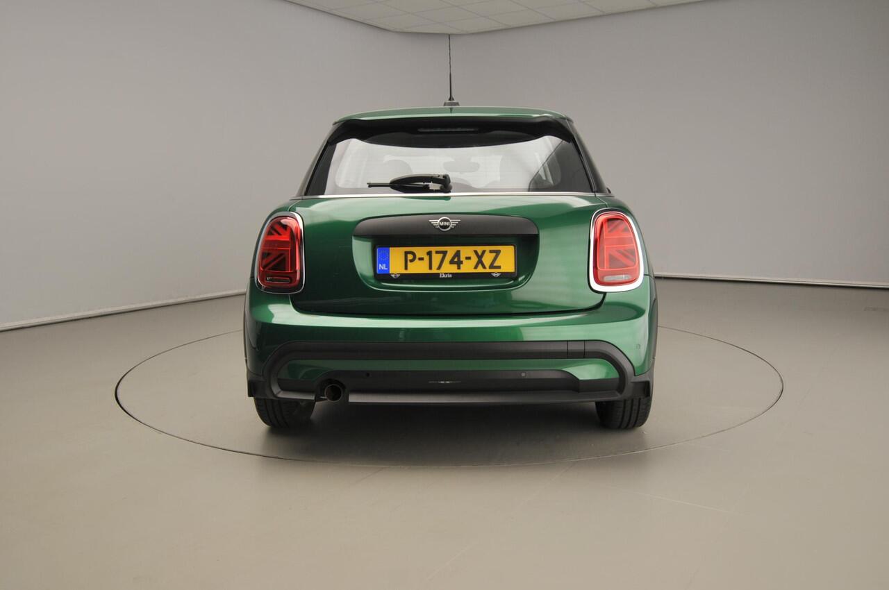 Mini ONE 5-deurs Sportstoelen / Half Leder / PDC / Climate / LED / Navigatie / Alu wielen