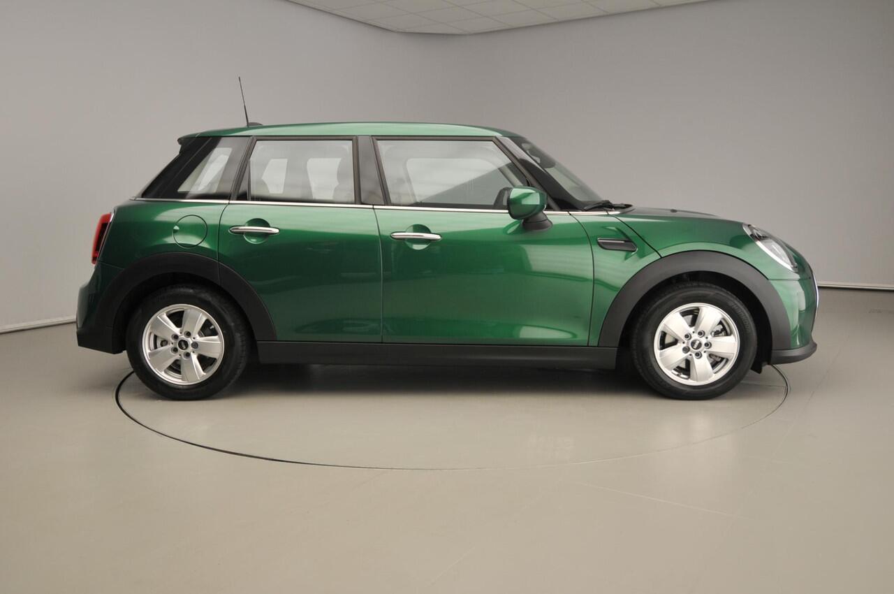 Mini ONE 5-deurs Sportstoelen / Half Leder / PDC / Climate / LED / Navigatie / Alu wielen