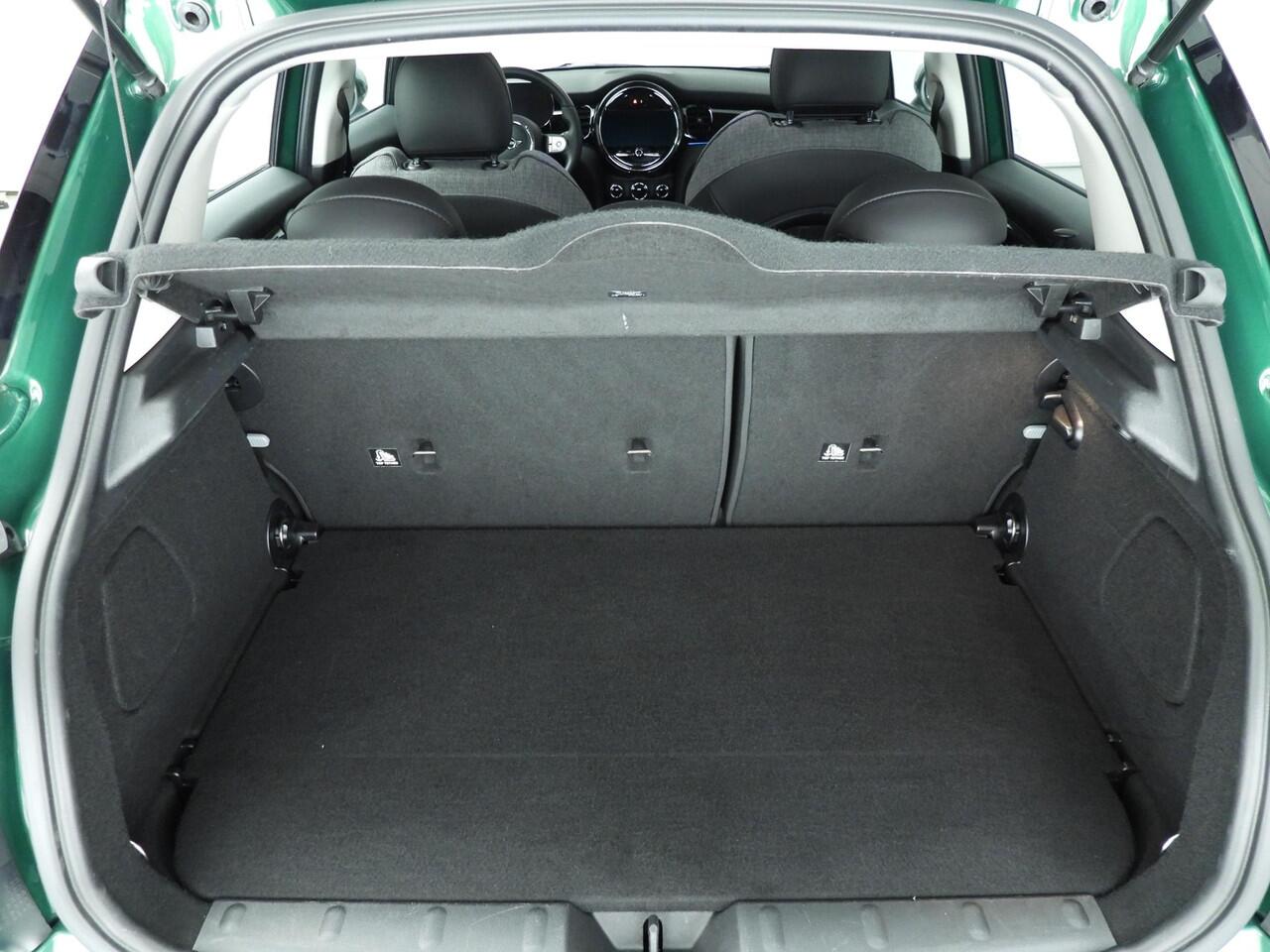 Mini ONE 5-deurs Sportstoelen / Half Leder / PDC / Climate / LED / Navigatie / Alu wielen