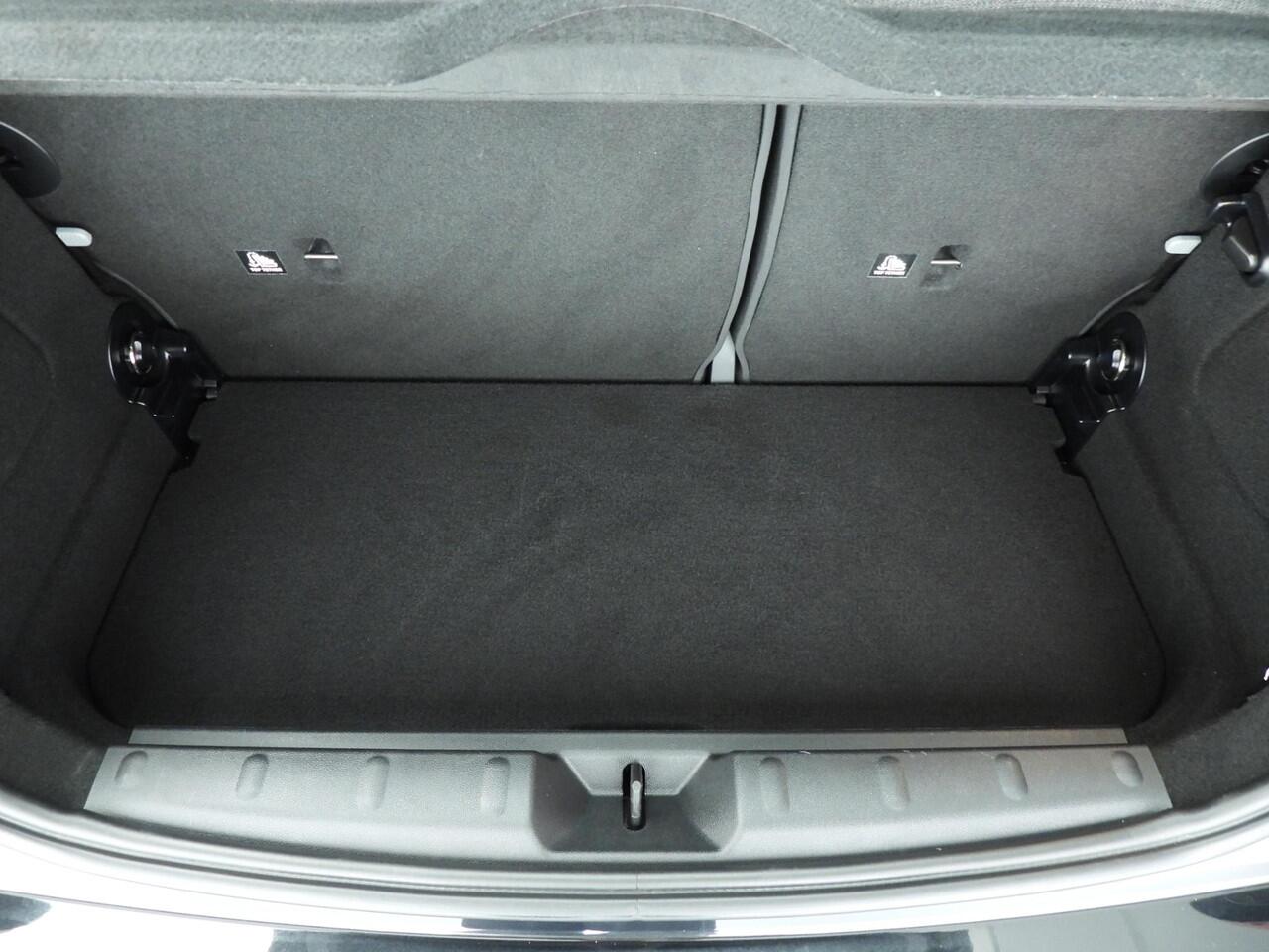 Mini ONE 3-deurs Panoramadak / Sportstoelen / Stoelverwarming / Comfort Acces / Climate / LED / Alu wielen black 16 inch