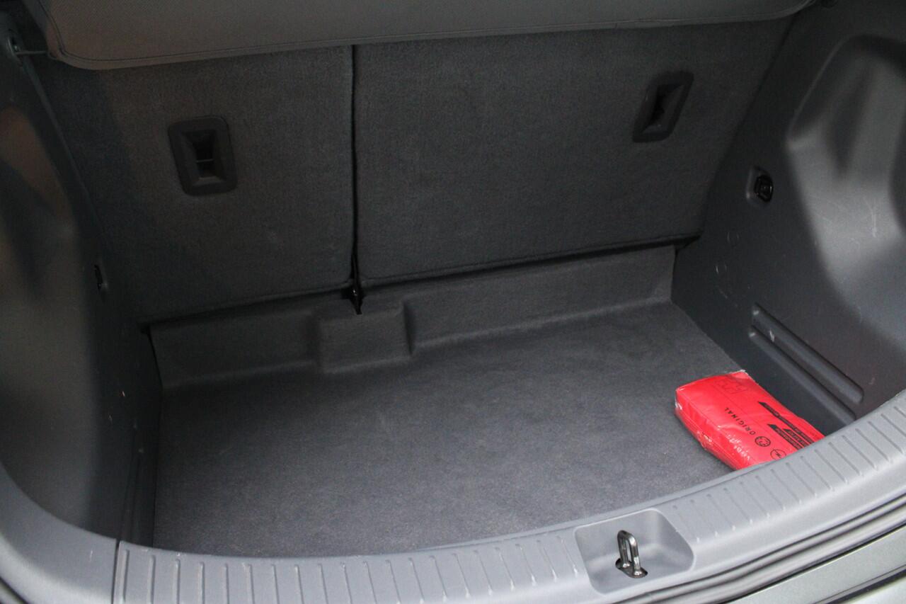 Opel AMPERA Ampera-e Business executive 60 kWh | HS accu vervangen , volledige fabrieksgarantie | climate | carplay | keyless | pdc v/a + camera | xenon | leder