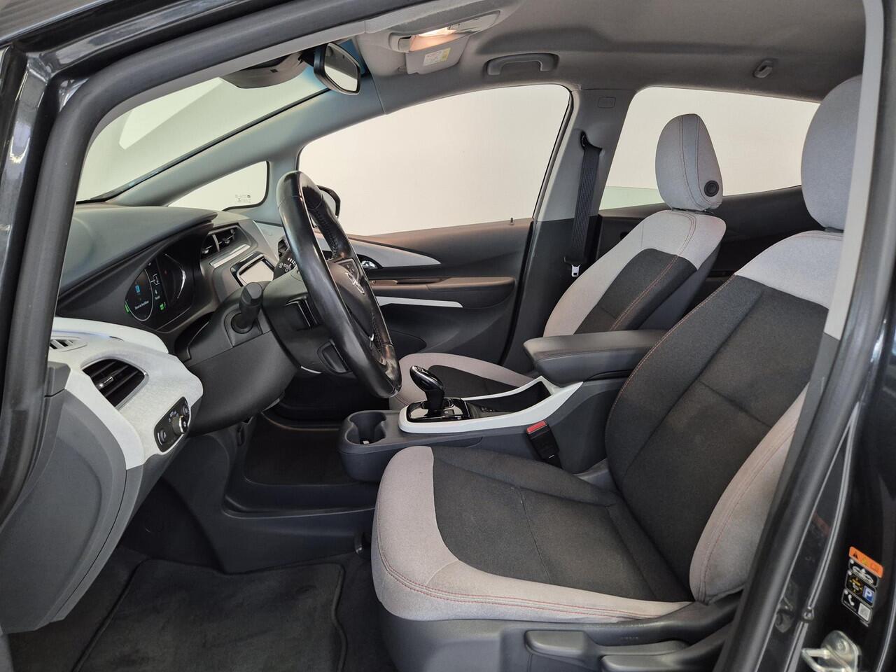 Opel AMPERA Ampera-e Business 60 kWh Apple Carplay | Keyless | Parkeersensoren Voor/Achter | Stoel/Stuurverwarming |