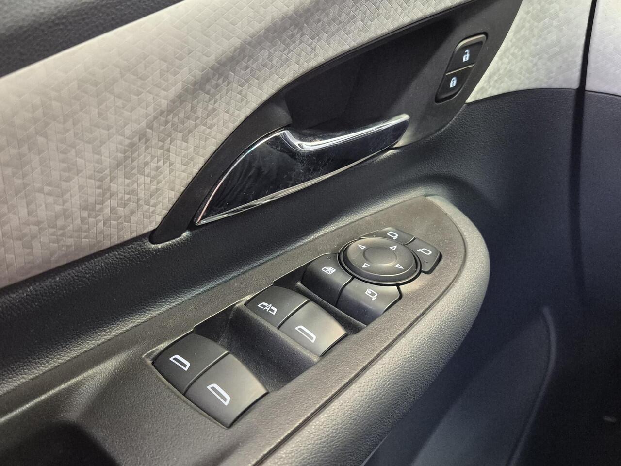 Opel AMPERA Ampera-e Business 60 kWh Apple Carplay | Keyless | Parkeersensoren Voor/Achter | Stoel/Stuurverwarming |