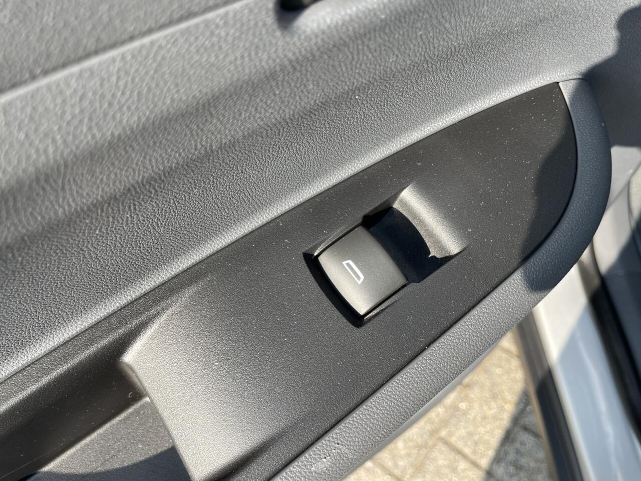 Opel AMPERA Ampera-e Business executive 60 kWh // Stoelverwarming //