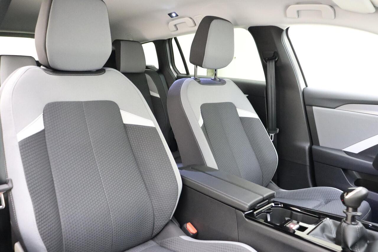 Opel ASTRA Sports Tourer 1.2 Turbo 110pk Business Edition | DEMO | Navigatie | Adaptive Cruise control | Stoel + stuurwielverwarming | Achteruitrijcamera | Getinte ramen