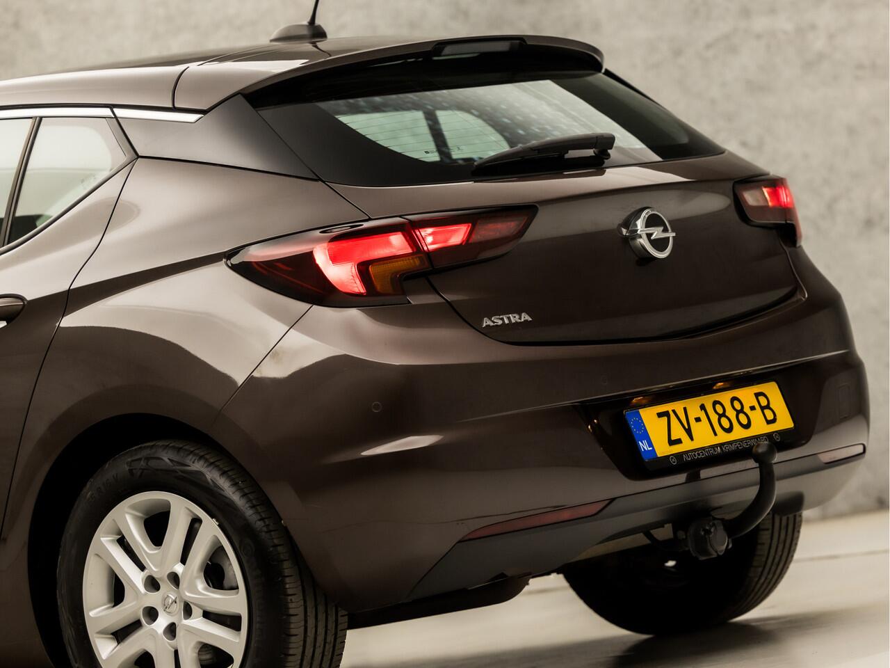 Opel ASTRA 1.4 Turbo Sport 150Pk Automaat (APPLE CARPLAY, GROOT NAVI, CLIMATE, LM VELGEN, SPORTSTOELEN, TREKHAAK, PARKEERSENSOREN, NIEUWE APK, NIEUWSTAAT)