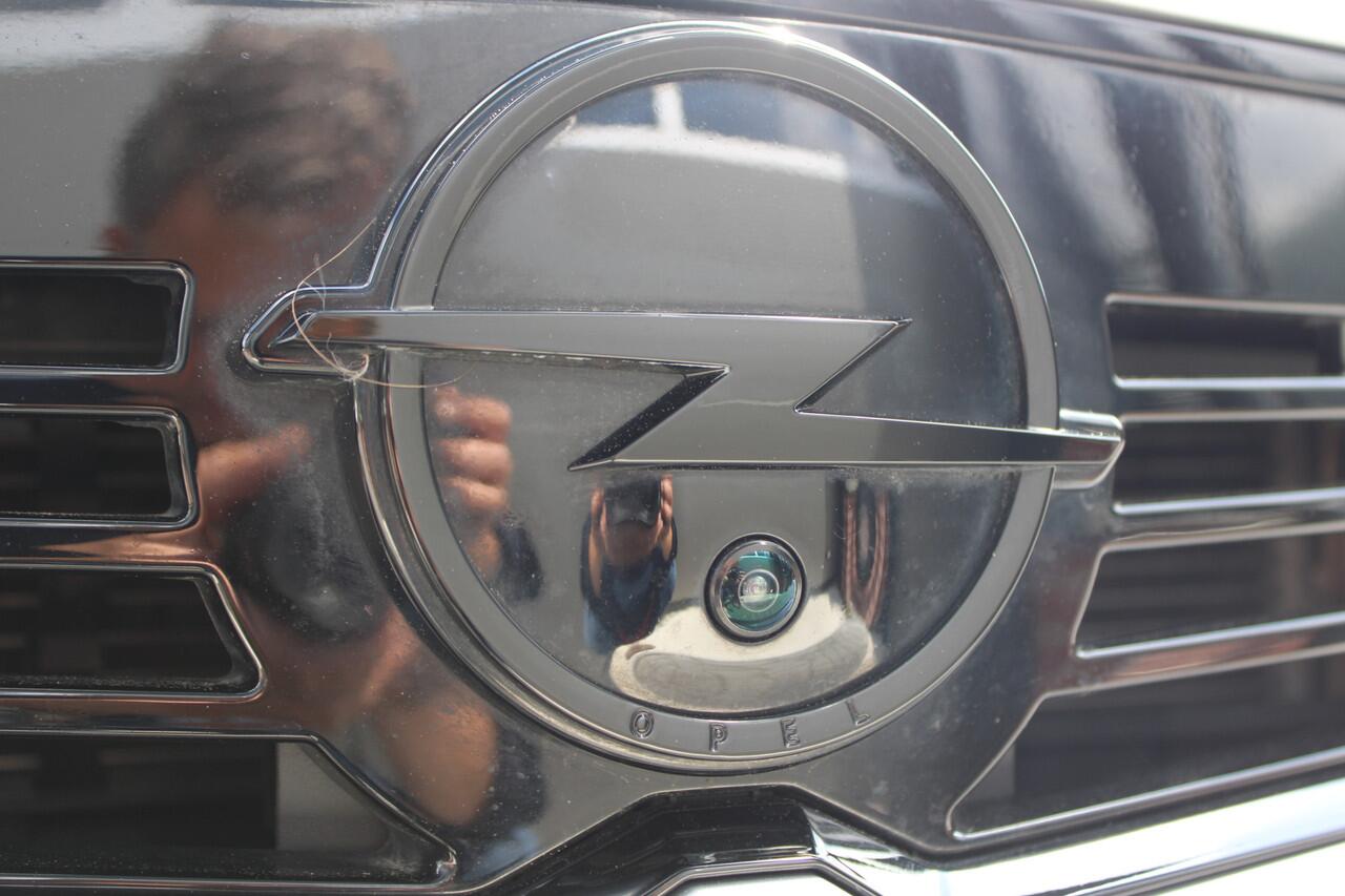 Opel ASTRA Sports Tourer 1.6 Turbo Plug In Hybrid Ultimate Edition Leder - Panoramadak - Adaptieve cruise control Head Up display - Sportstoelen - Complete uitvoering 225 pk