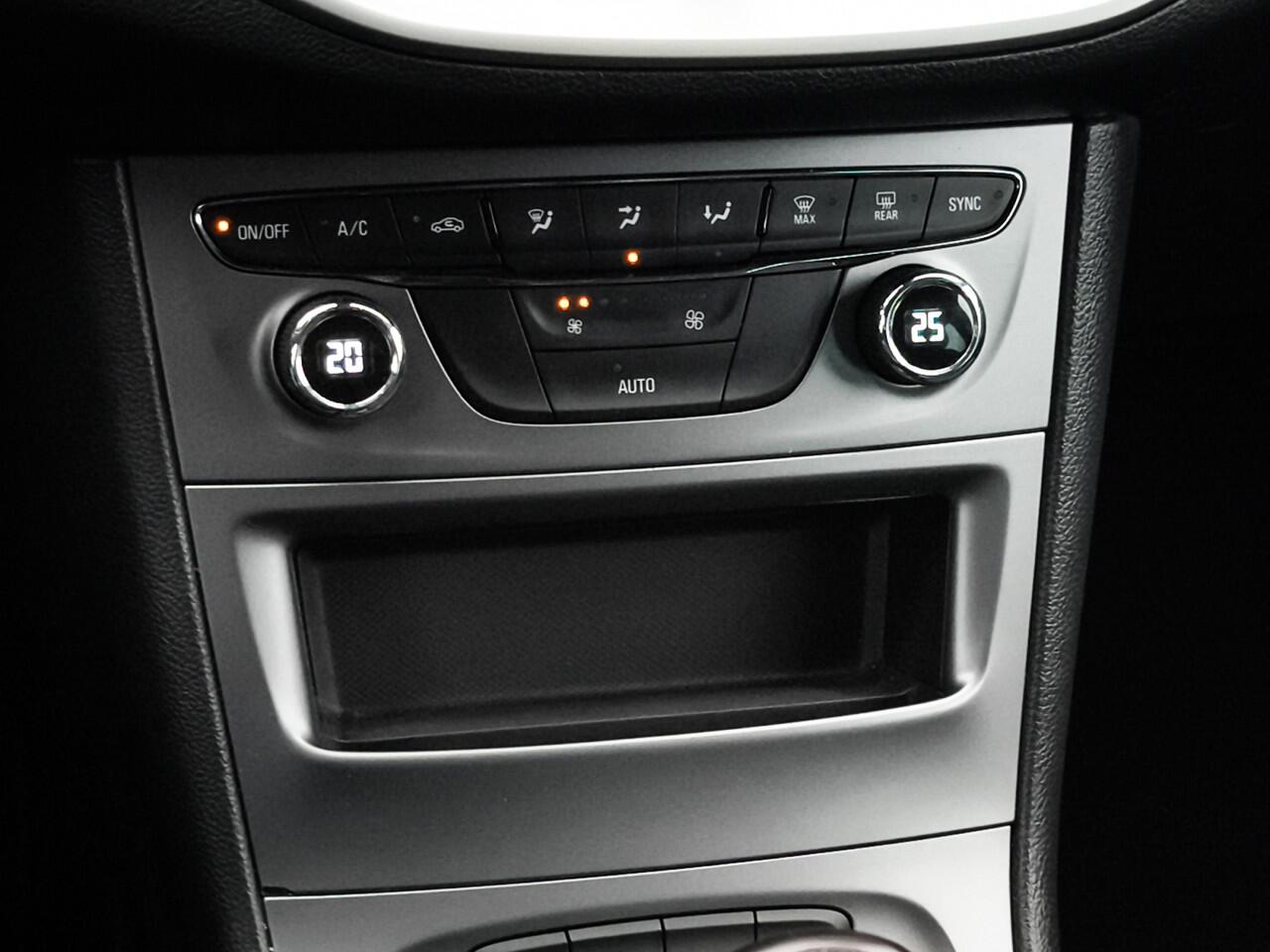 Opel ASTRA Sports Tourer 1.2 Edition Dealer-Onderh. BOVAG-Garantie. NL-Auto.