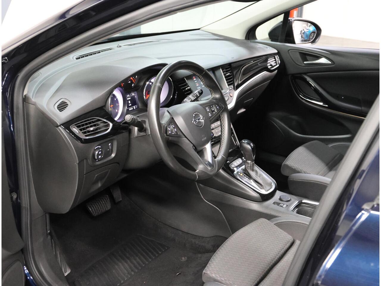 Opel ASTRA ST 150PK Innovation | 1ste eigenaar | AppleCarplay/Android Auto | AGR Stoelen | Elektrische klep | matrix LED lampen | Adaptive Cruise Control | Armsteun | Parkeersensoren | Navigatie | Climate Control | Keyless | AUTOMAAT | Isofix | Privacy Glass |