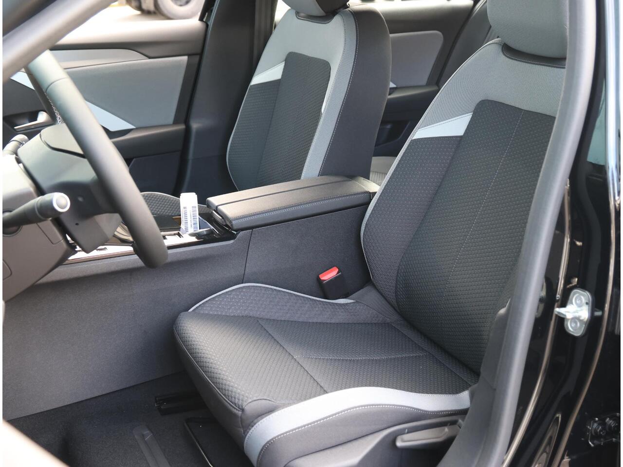 Opel ASTRA Electric 54 kWh Edition | Adpt. cruise control | Draadloos Apple Carplay/Anroid Auto | Parkeersensoren V/A | Climate control | Digitale cockpit