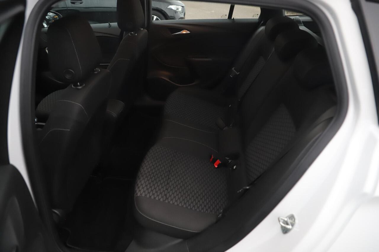 Opel ASTRA Sports Tourer 1.2 Edition 110PK Trekhaak Navigatie Carplay Android Bluetooth Airco Cruise Control Parkeersensor