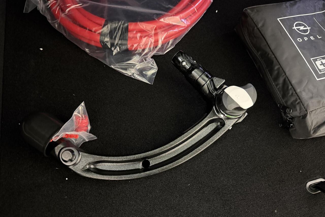 Opel ASTRA Sports Tourer 1.6 Turbo Plug In Hybrid Business Edition | Navigatie | Afneembare trekhaak | 7,4 KW lader | AGR-stoel | 17'' lichtmetalen velgen | Stoelverwarming | 1400 KG trekgewicht