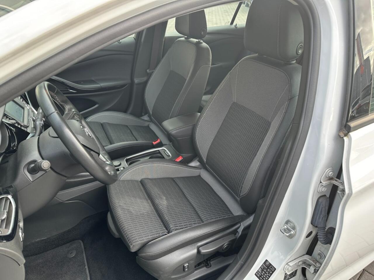 Opel ASTRA Sports Tourer 1.2T Business Elegance Navigatie