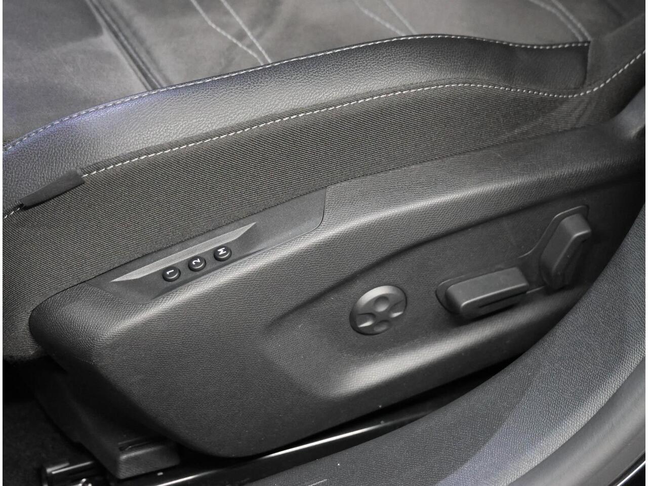 Opel ASTRA Sports Tourer 1.2 130PK Level 4 | AUTOMAAT | AppleCarPlay/AndroidAuto | Alcantara | 360°Camera | Keyless Entry&Start | Navigatie | Stoel/Stuur verwarmd | AGR Stoelen | Adaptive Cruise Control | Black Edition! |