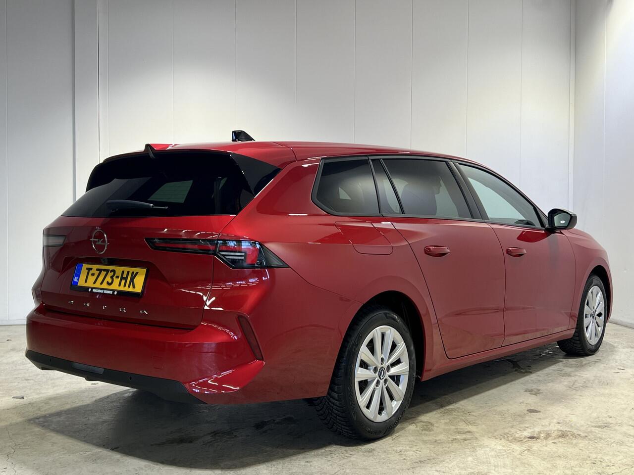 Opel ASTRA Sports Tourer 1.2 Business Edition | Navigatie/Android/Apple Carplay | LM Velgen 16" | Voorstoelen Voor Verwarmd | Achteruitrijcamera | Cruise Control | Airco |