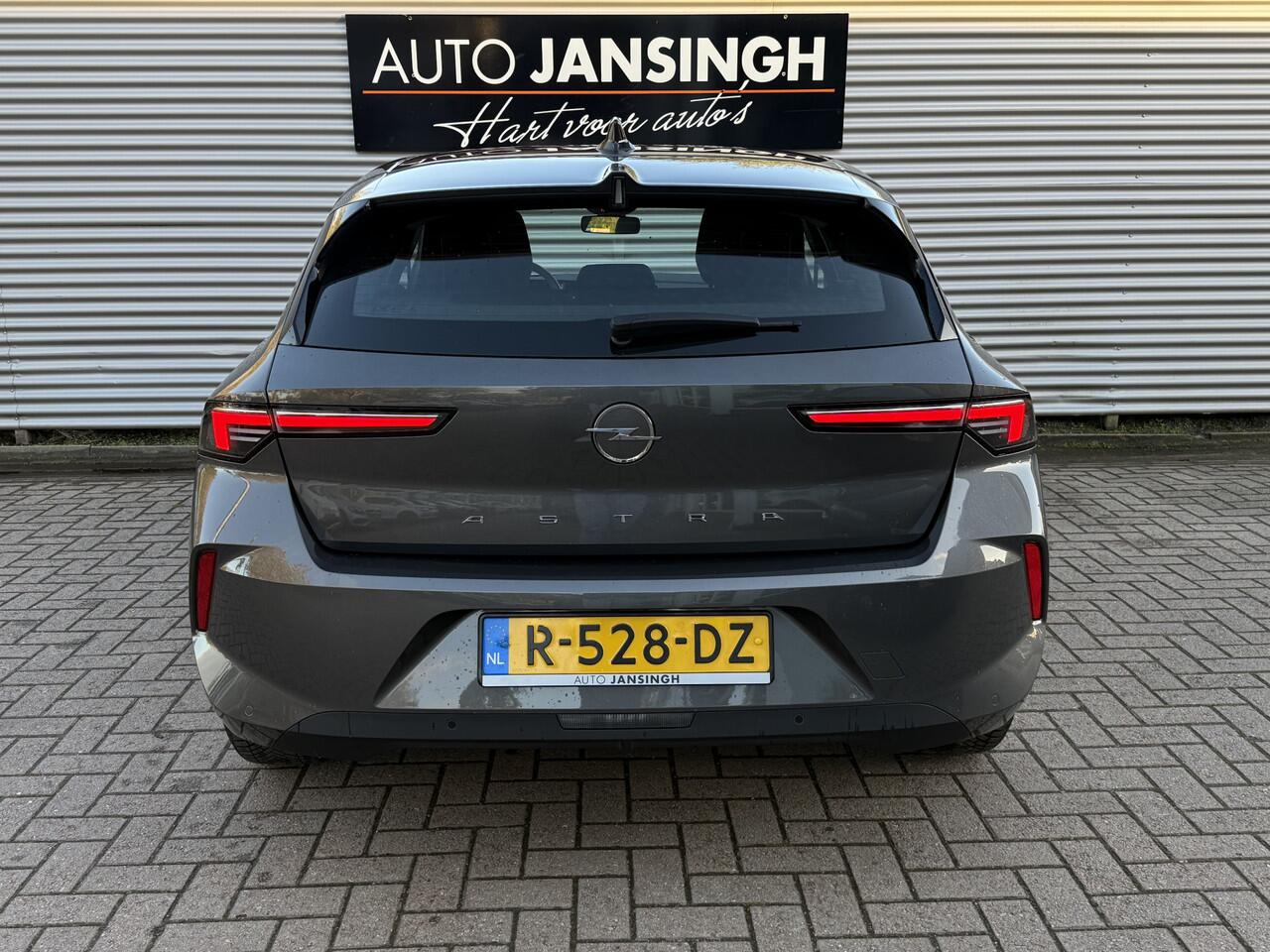 Opel ASTRA 1.2 Edition met 21.840km!! Als nieuw!! | PDC V+A | Navi | Led Koplampen | Cruise | Clima | LM Velgen | RIJKLAARPRIJS INCL 12 MAANDEN GARANTIE EN BEURT