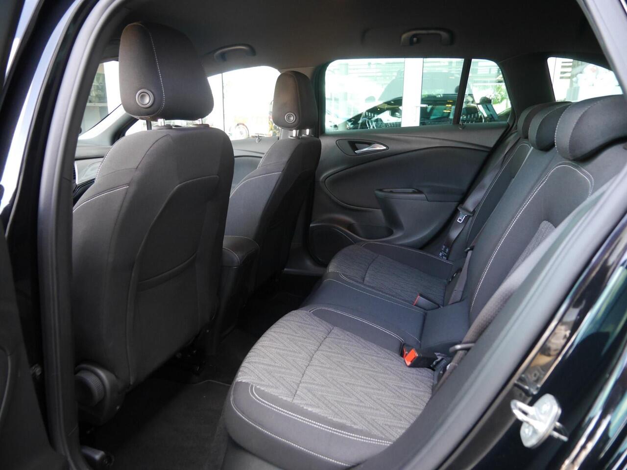 Opel ASTRA Sports Tourer 1.2 Edition 2020 130PK | Trekhaak | Lichtmetalen velgen | Parkeersensoren voor en achter | Cruise control | Climate control | Led