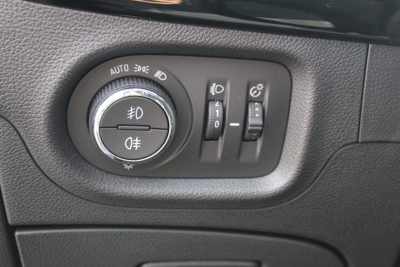 Opel ASTRA Sports Tourer 1.2 110pk Elegance Climate control , Camera , Cruise control , Stoel en stuur verwarming Bluetooth , LED dagrijverlichting ,