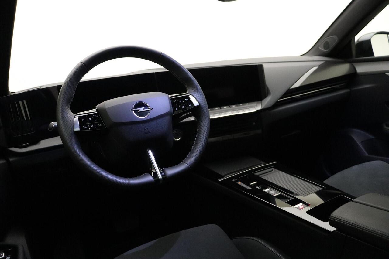 Opel ASTRA Sports Tourer 1.2 Turbo 130pk Automaat Ultimate | Alcantara | Adapt. Cruise control | Head up display | Navigatie | Panoramadak | Elektrische achterklep | Trekhaak