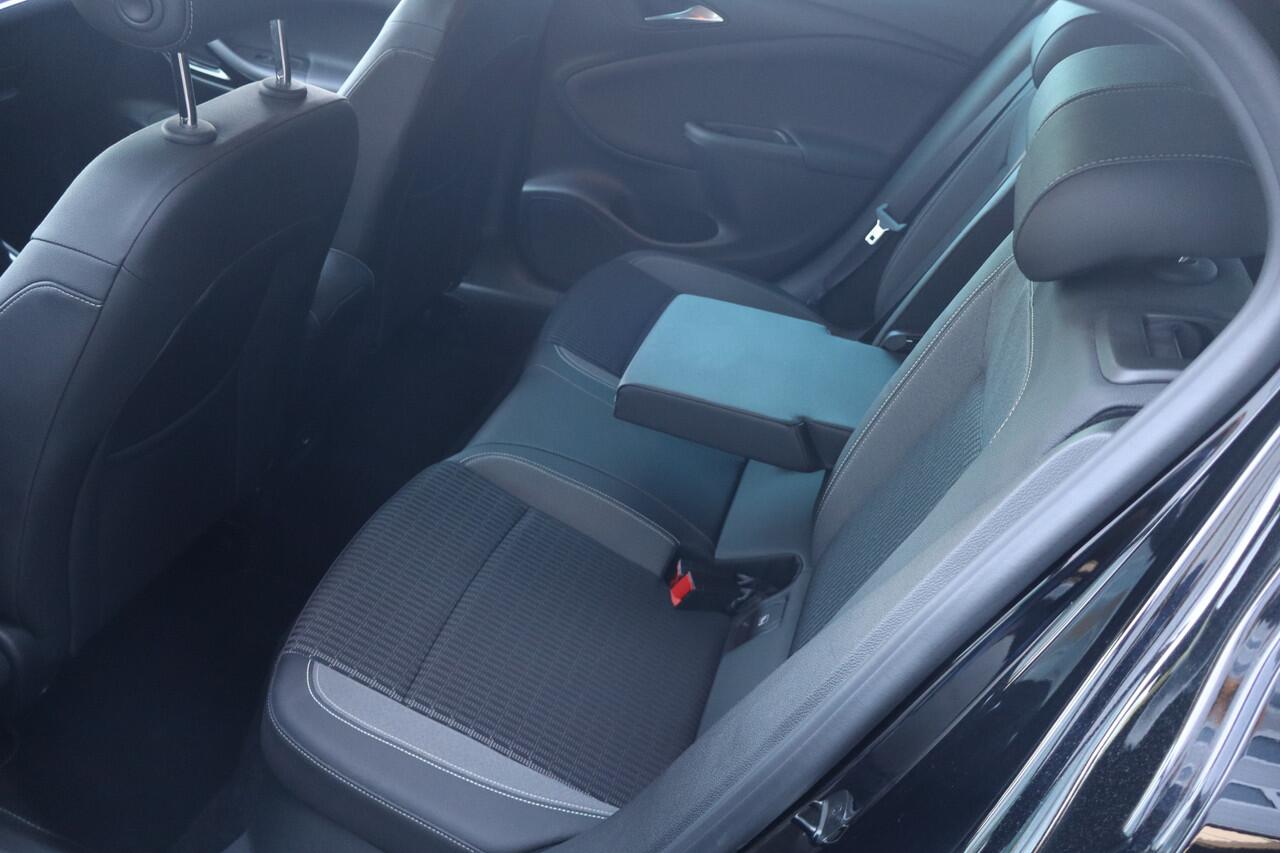 Opel ASTRA 1.2 Elegance NL-Auto!! Cruise I Camera I Climate