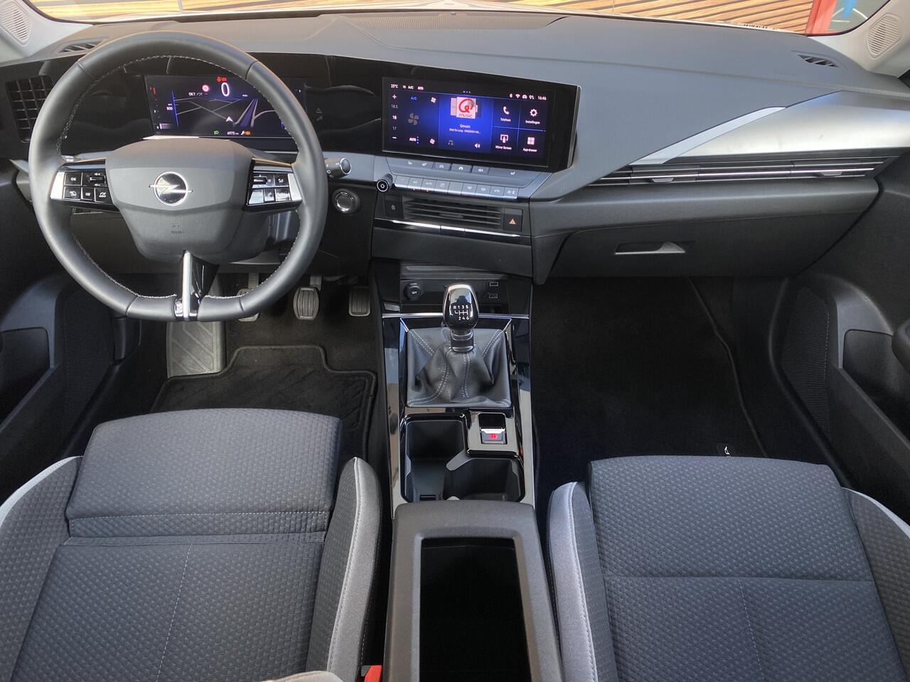 Opel ASTRA 1.2 Level 2 Navigatie / Keyless / Parkeerhulp v+a