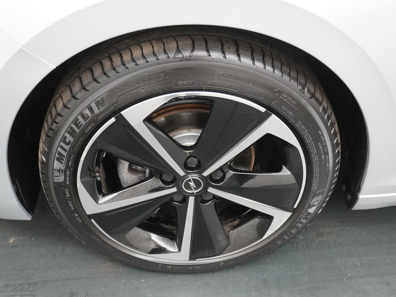 Opel ASTRA 1.2 Turbo GS Automaat Navi/17"LM /Clima/Cruise/Camera