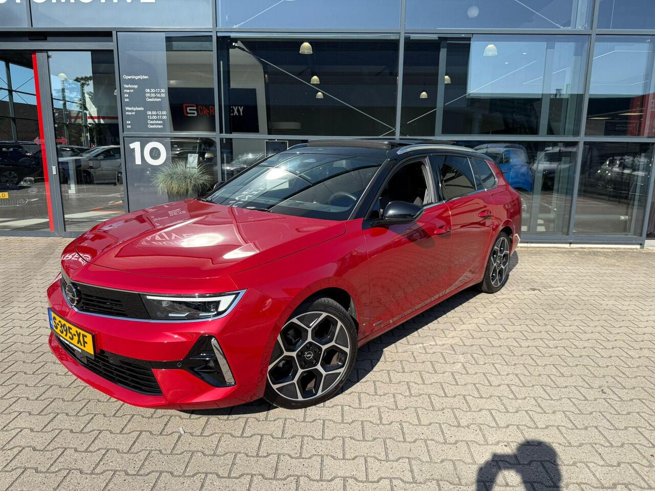 Opel ASTRA Sports Tourer 1.2 Ultimate *Afneembare Trekhaak & Panoramadak*