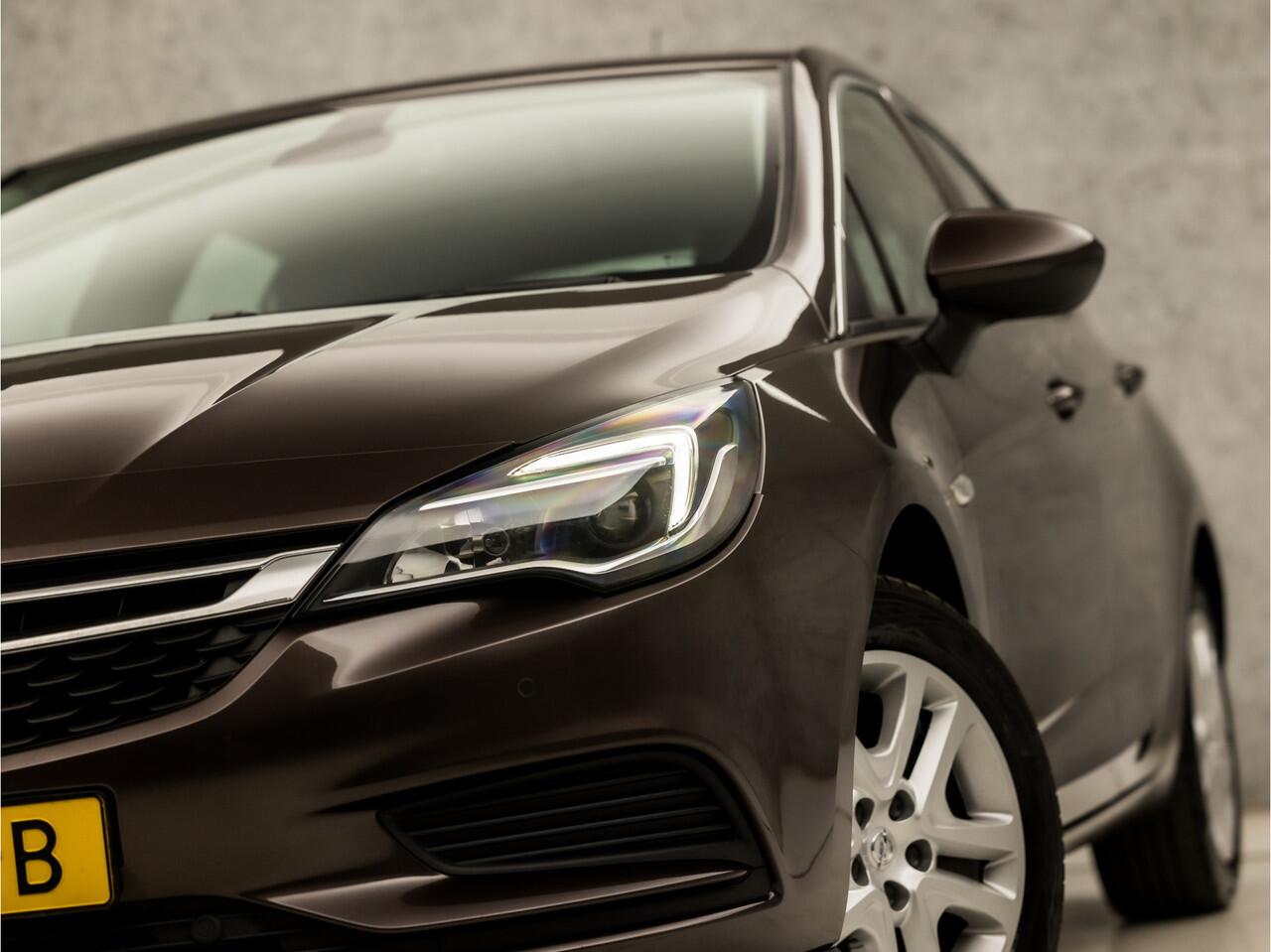 Opel ASTRA 1.4 Turbo Sport 150Pk Automaat (APPLE CARPLAY, GROOT NAVI, CLIMATE, LM VELGEN, SPORTSTOELEN, TREKHAAK, PARKEERSENSOREN, NIEUWE APK, NIEUWSTAAT)