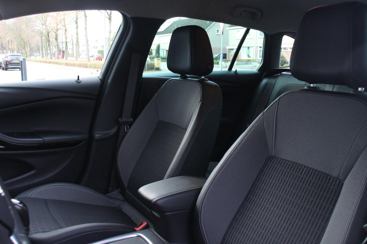 Opel ASTRA Sports Tourer 1.2 Design & Tech