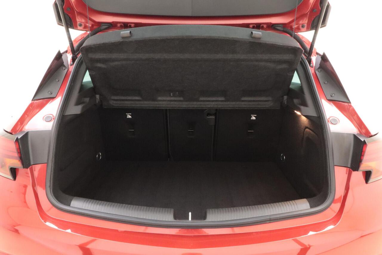 Opel ASTRA 1.2 Turbo 130pk Elegance | Navigatie | Camera | Climate control | Comfortstoelen | LED Matrixverlichting | Parkeersensoren | Lichtmetalen velgen | Lage KM-stand