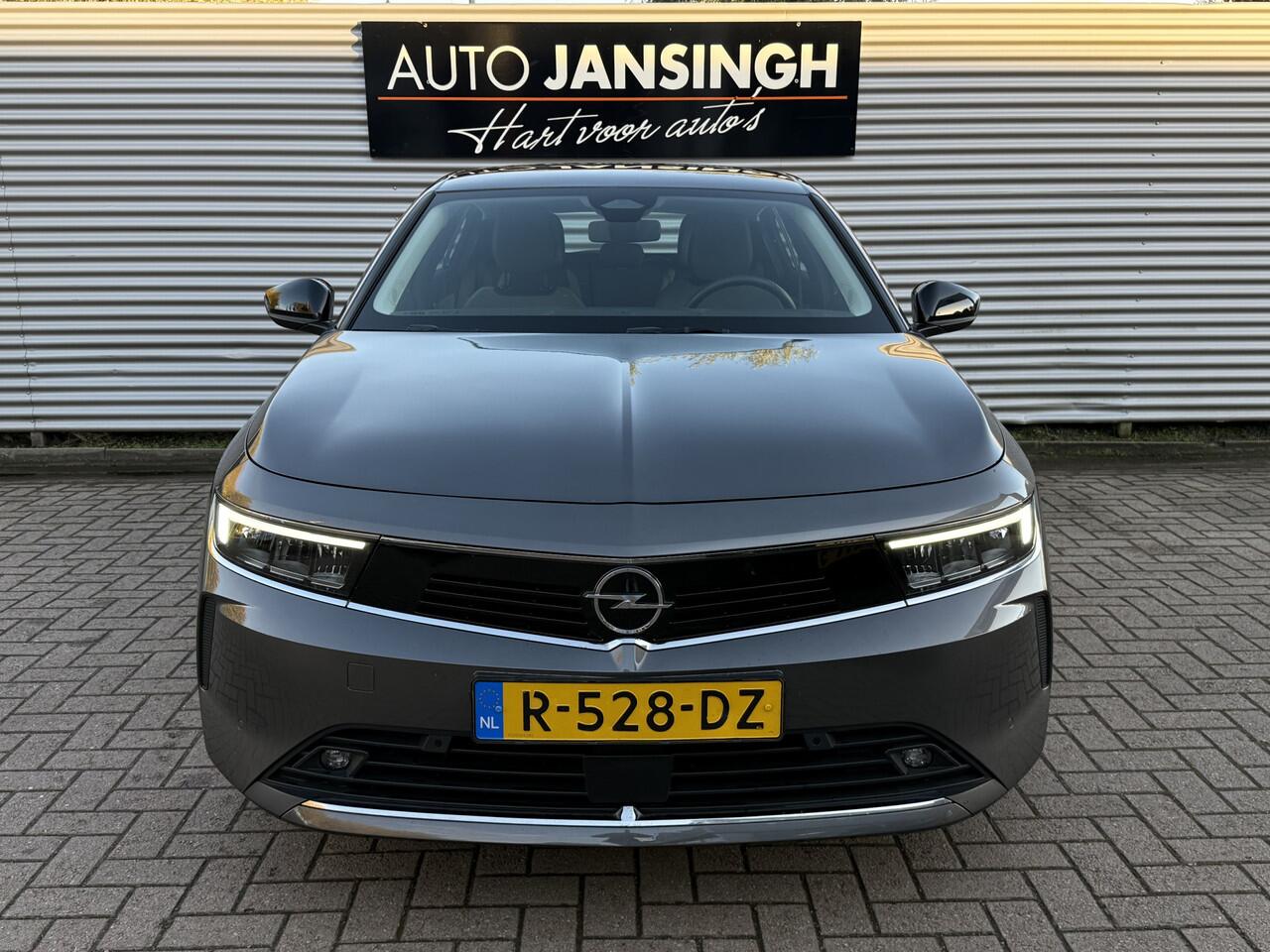 Opel ASTRA 1.2 Edition met 21.840km!! Als nieuw!! | PDC V+A | Navi | Led Koplampen | Cruise | Clima | LM Velgen | RIJKLAARPRIJS INCL 12 MAANDEN GARANTIE EN BEURT